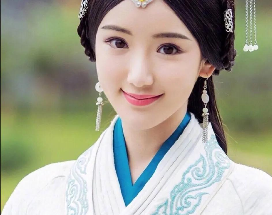 古装VS现代堪称“换头”！多演点古装戏吧，我能磕一辈子