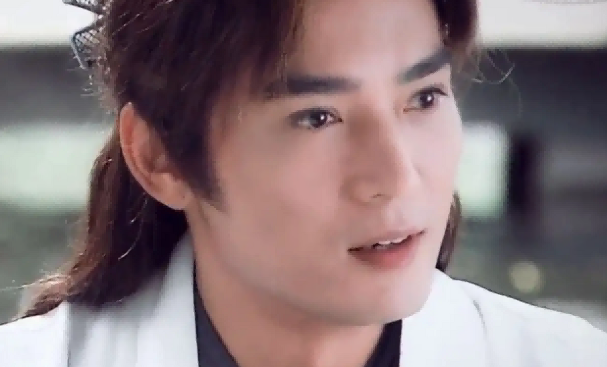 同为是“泡面头”，把张一山、肖战和张国荣放一起，差距就出来了