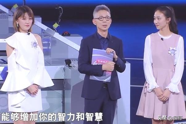 女心理师中隐藏着两位才女：一位做过乐队主唱，一位上过最强大脑