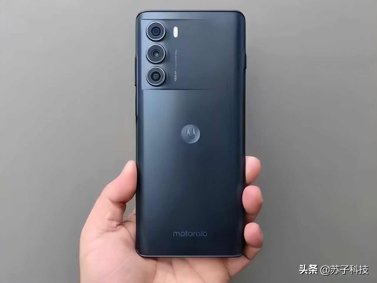 摩托罗拉良心了，骁龙888Plus卖到1999元，12+256GB版+5000mAh