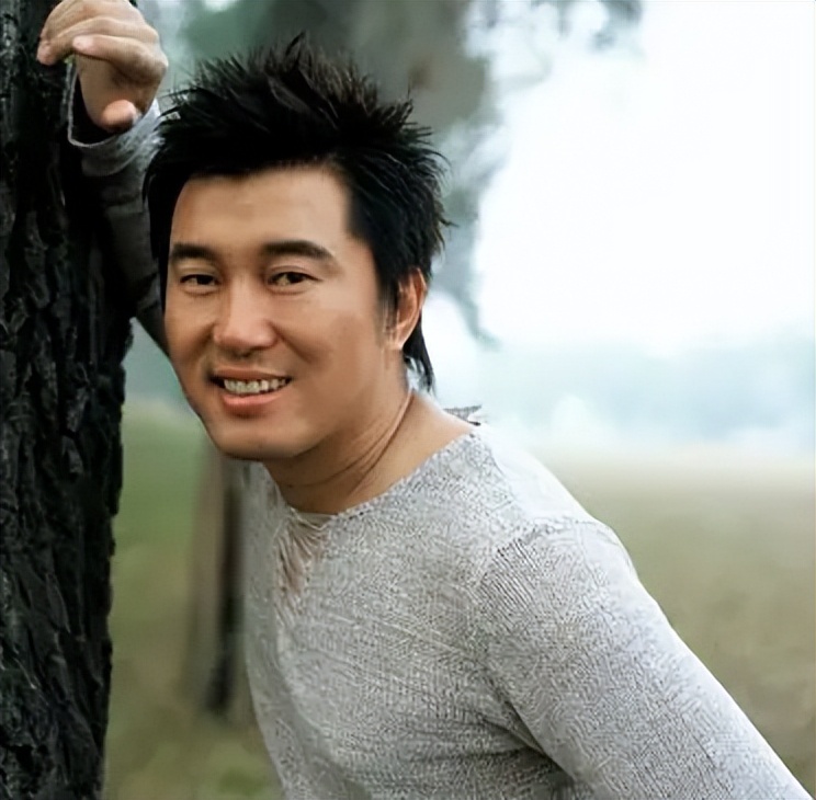 歌手满文军：两次婚姻两副面孔，他的故事比你看到的更恶劣