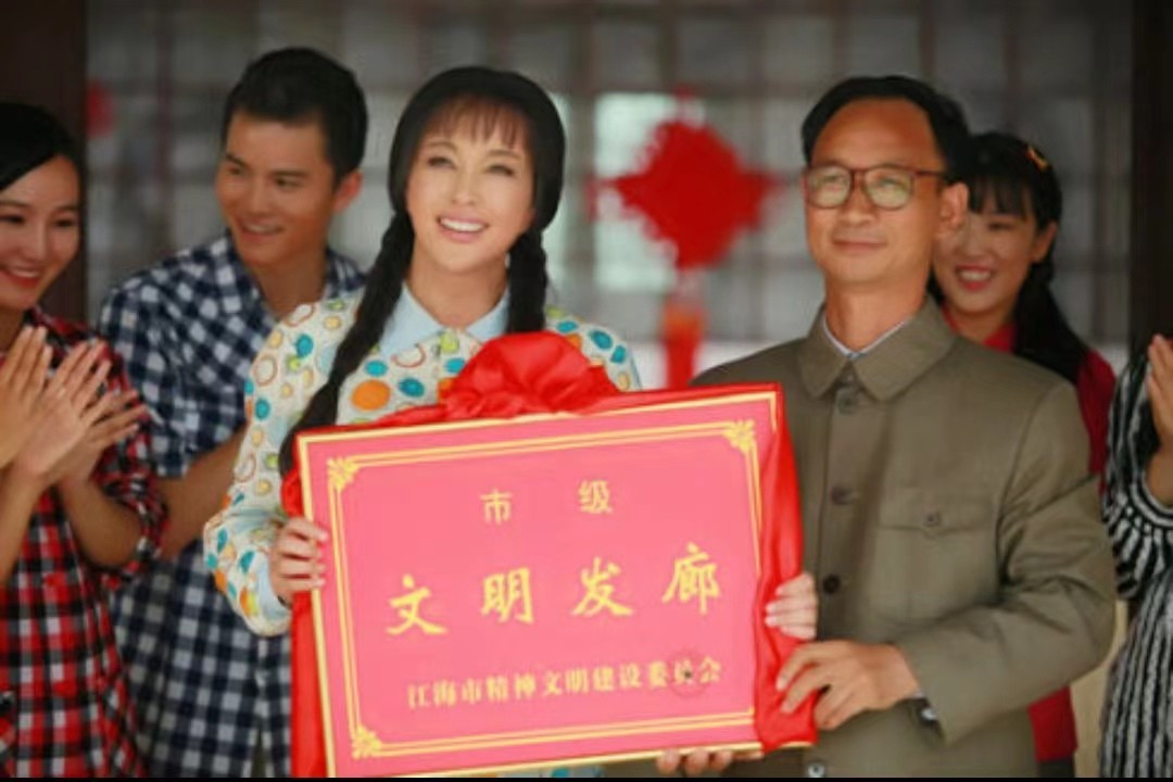 同样是“双马尾”，杨幂娇俏，吕一清纯，林心如太“辣眼睛”