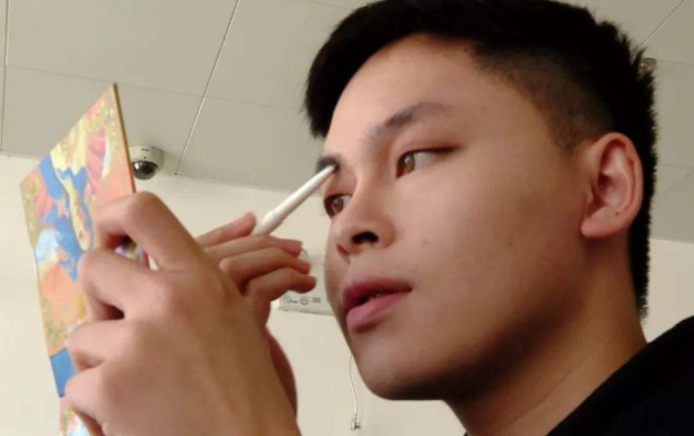 大学生化妆前后，效果堪比“整容”，网友：化完亲妈都认不出来了