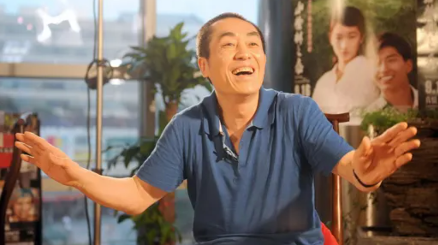 同是第五代顶流导演，把冯小刚张艺谋放在一起对比，差距就出来了