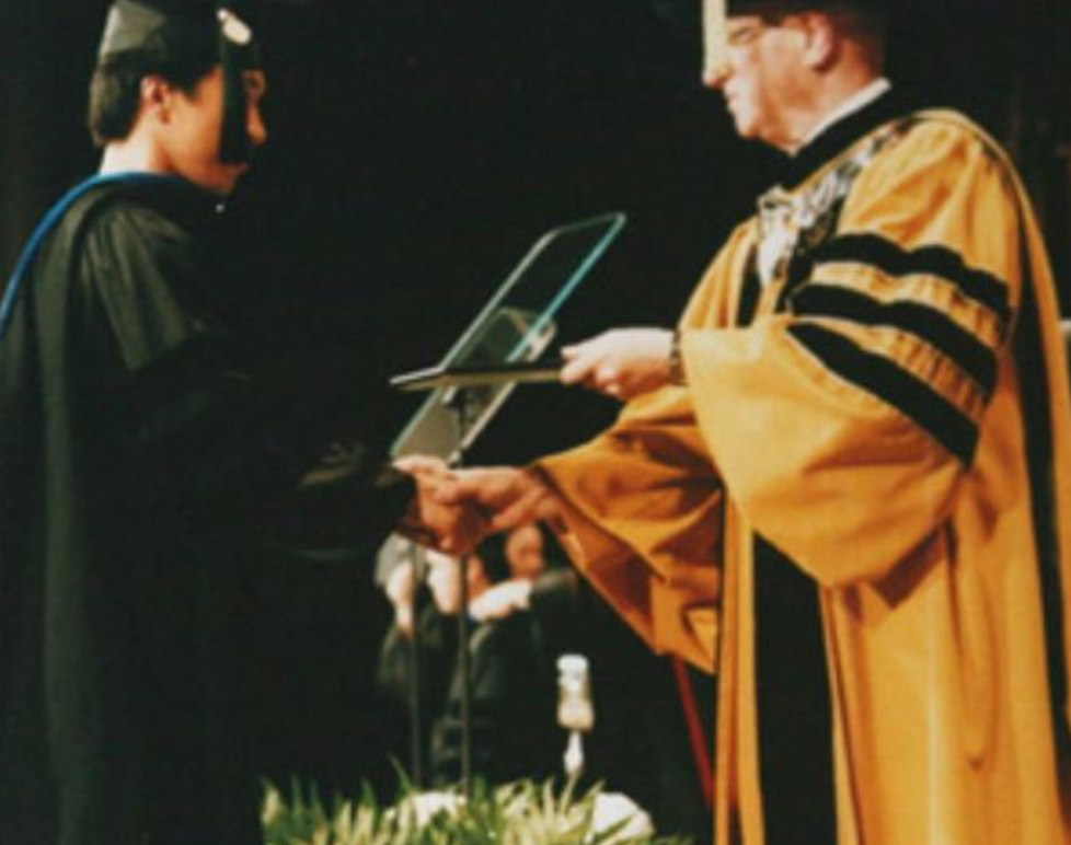 昔日的湖北高考状元，31岁任清华副教授，却从加拿大大桥一跃而下