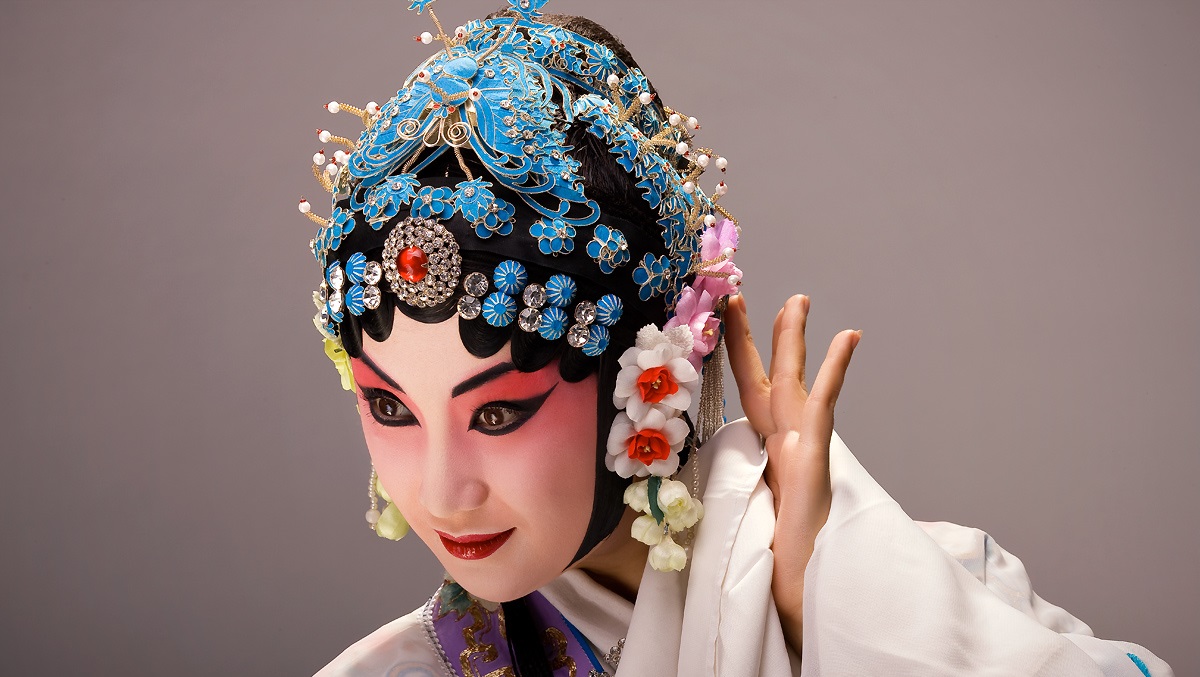 2004年天津女孩嫁外国穷小子，见家长才知对方是伯爵，住千平豪宅