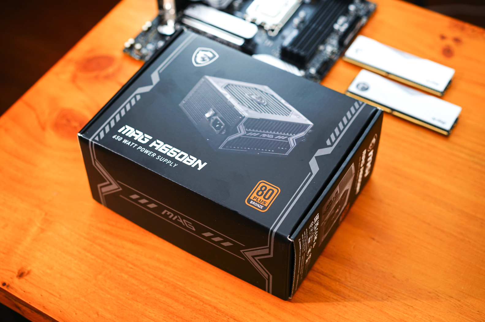 主板自带M.2散热片是鸡肋？看看B660迫击炮+PCIe4.0固态上机实测