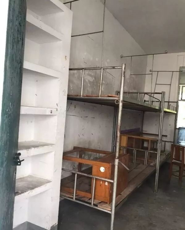 “最简陋”大学宿舍图，让人认清二本学生的无奈，还敢不认真学吗
