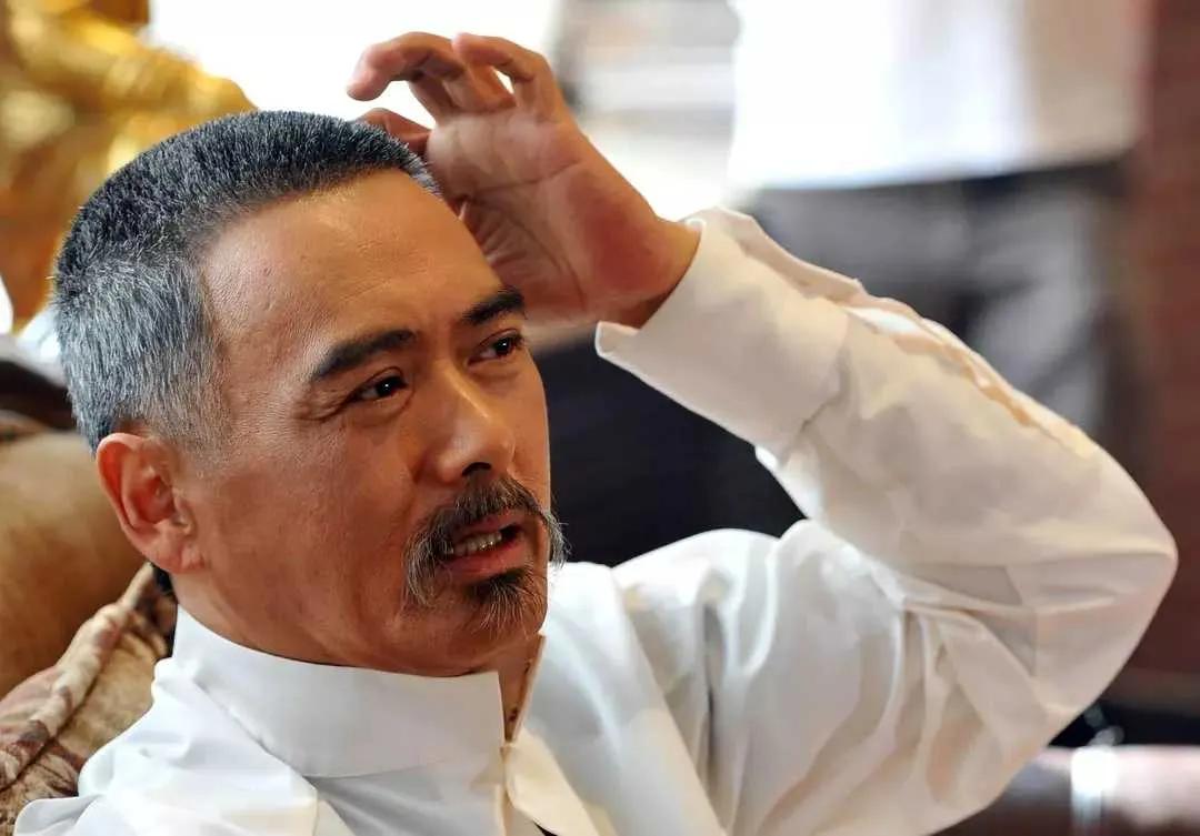 捐款成谜，欺负钟楚红，暴打利智，揭开周润发不为人知的一面