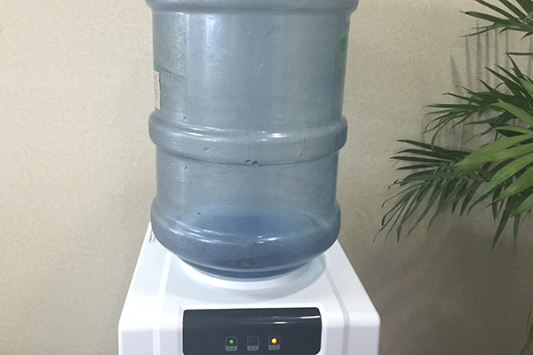 常年只喝烧开的自来水，会伤身？关于饮用水，4大误区要了解清楚