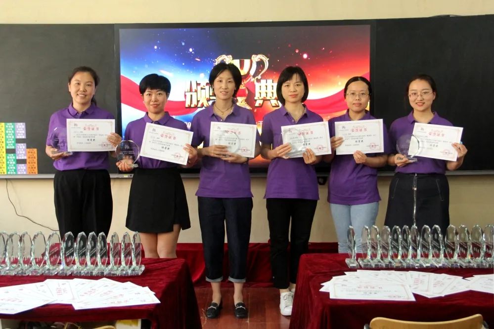 石家莊市神興小學“博愛杯”頒獎儀式(圖9) 石家莊市神興小學“博愛杯”頒獎儀式(圖9)