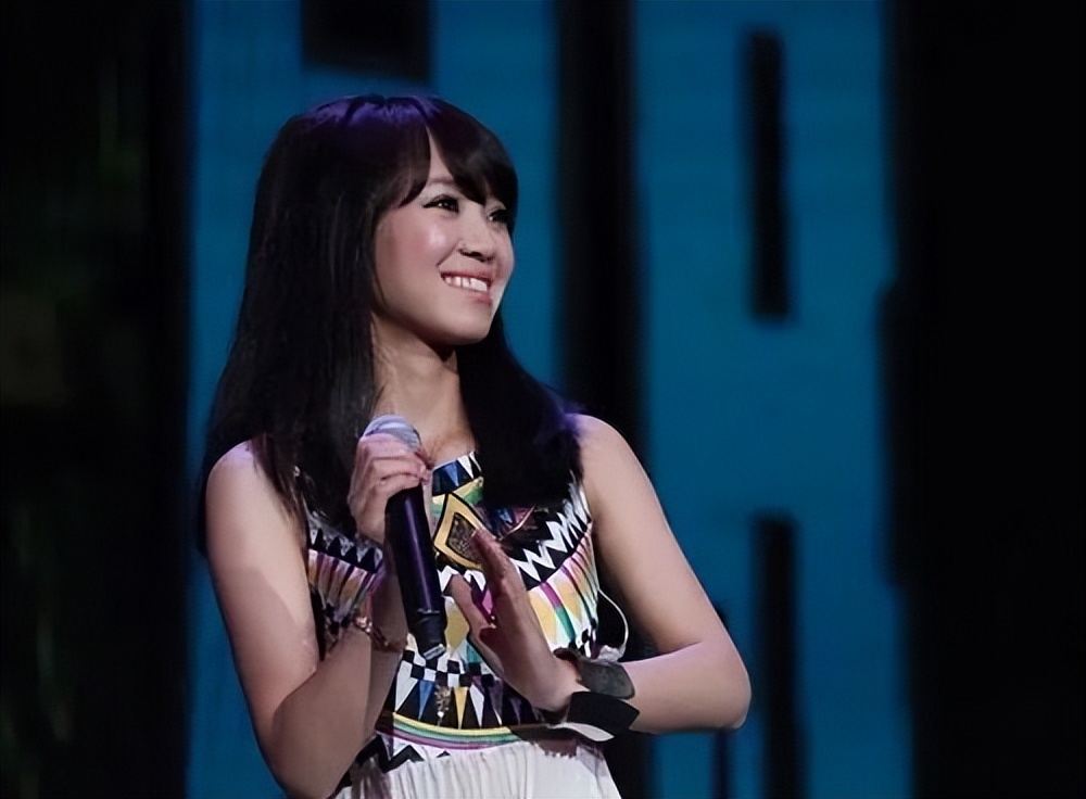 云朵:和师父刀郎情同父女,心系家乡四川,35岁未婚惹人疼