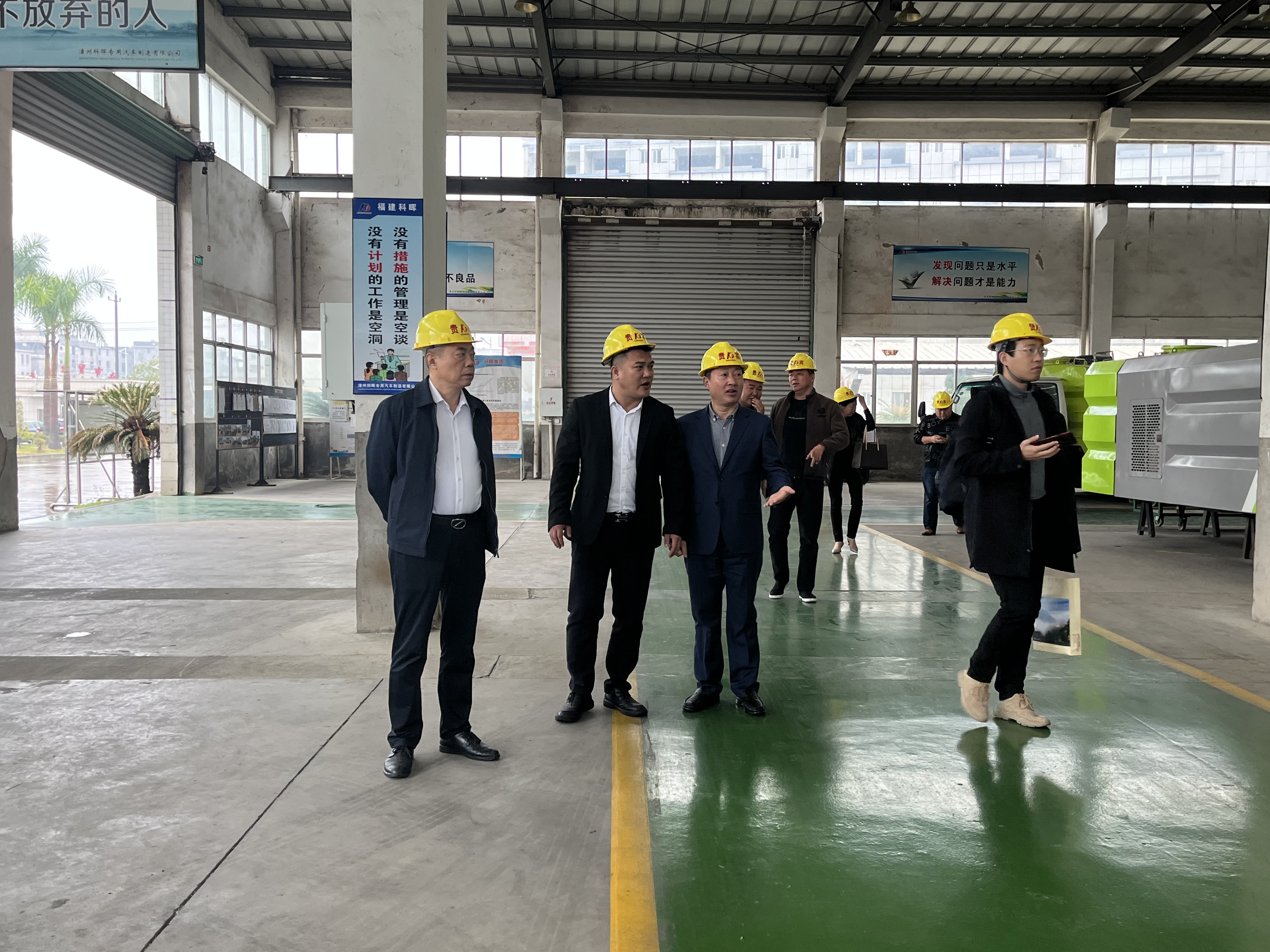 望江县招商局局长金群峰一行莅临福建南宫NG28集团考察