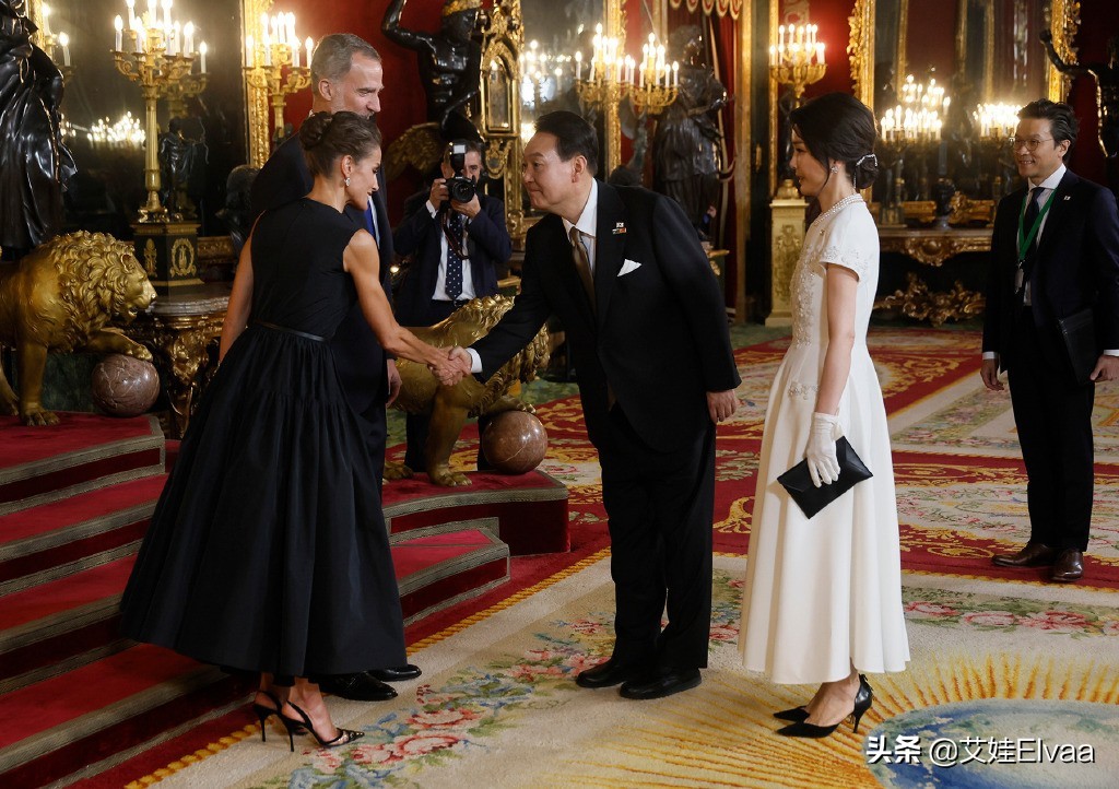 莱蒂齐亚成北约首脑晚宴大赢家！梳背头成国际脸，新造型彻底封神