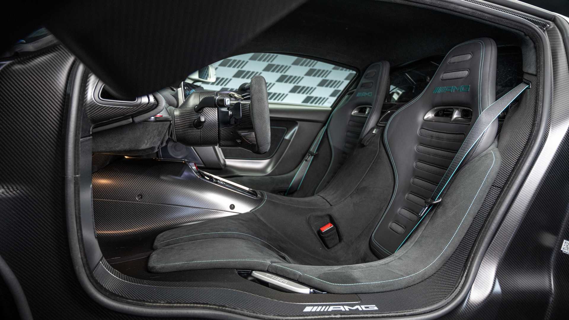 配f1引擎,最大1049hp,售1819万元,奔驰amg one超级跑车首次亮相