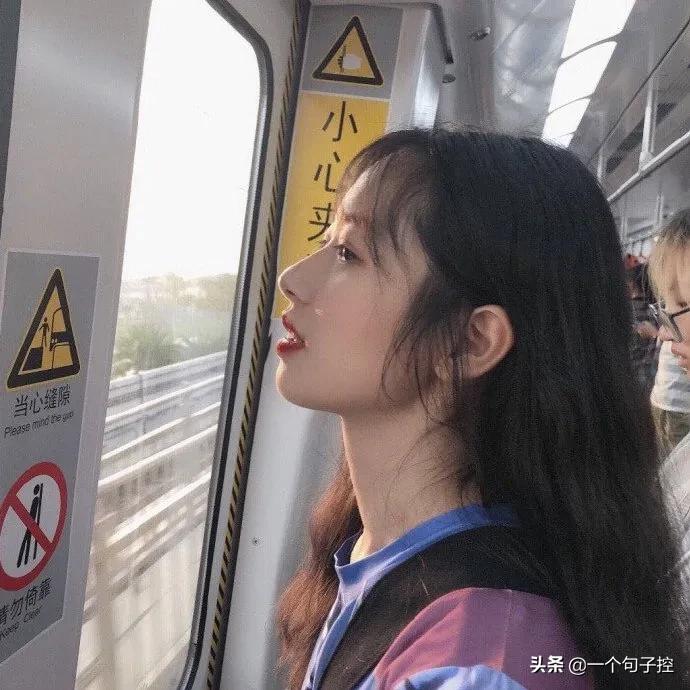 一扇拒人于门外的冷漠之门，无声诉说最深的无礼