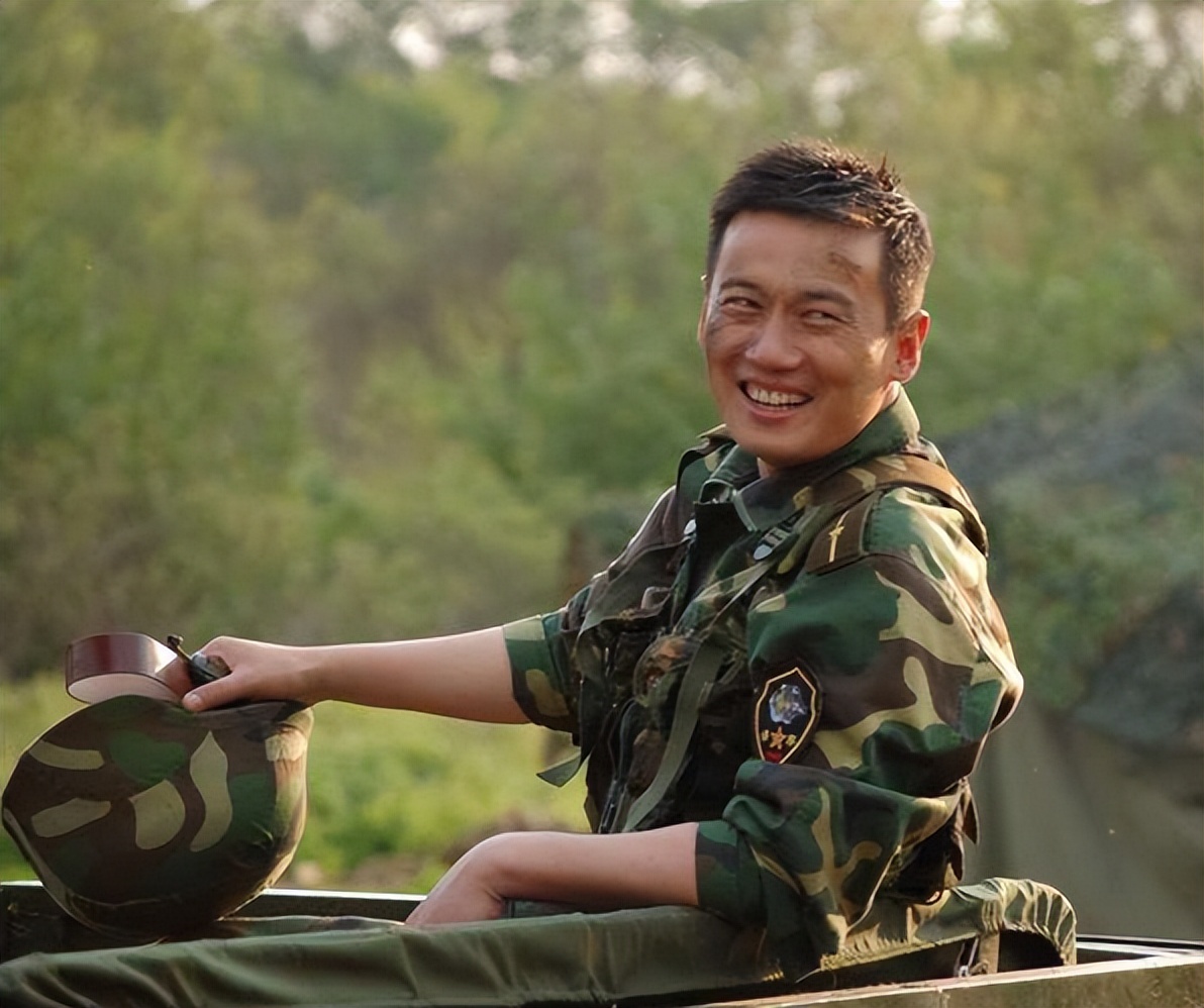 不够硬气别演“特种兵”！这12位男星告诉你，啥叫铮铮铁骨