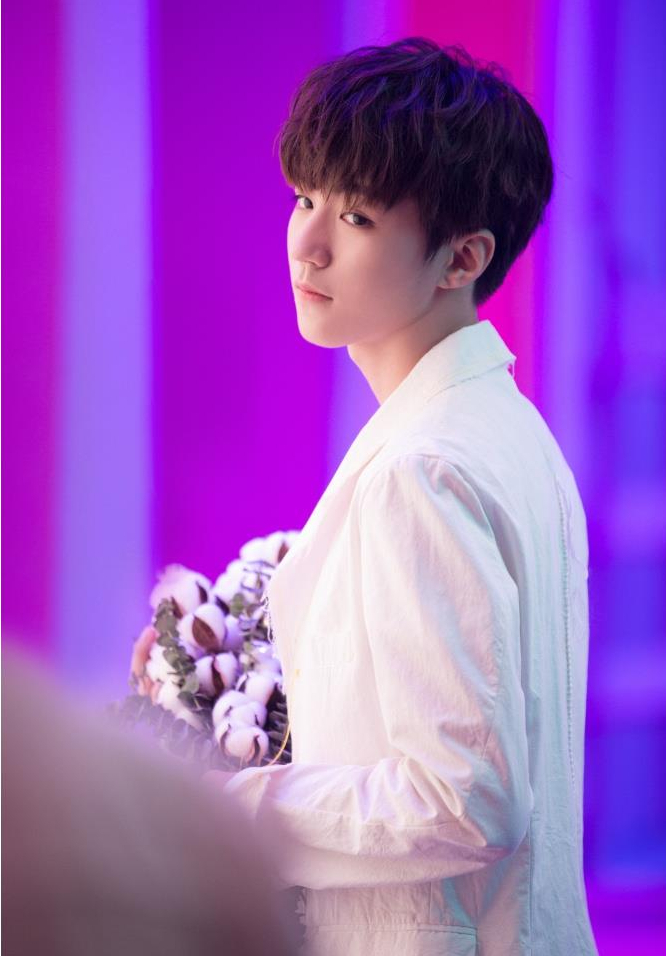 王俊凯妈妈龚声宏,为培养儿子放弃事业,如今儿子成她的骄傲