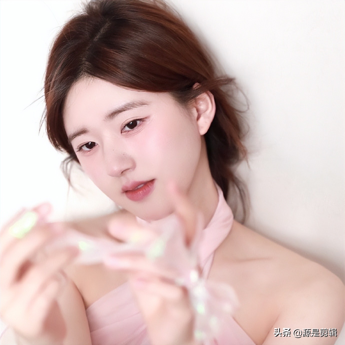 赵露思 ​​​自拍美照曝光