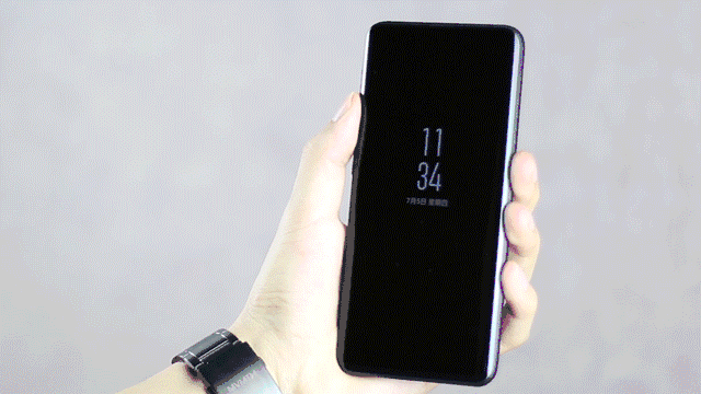 手机里面根本没有这个大块头的容身之地，但是这一次，不太一样了