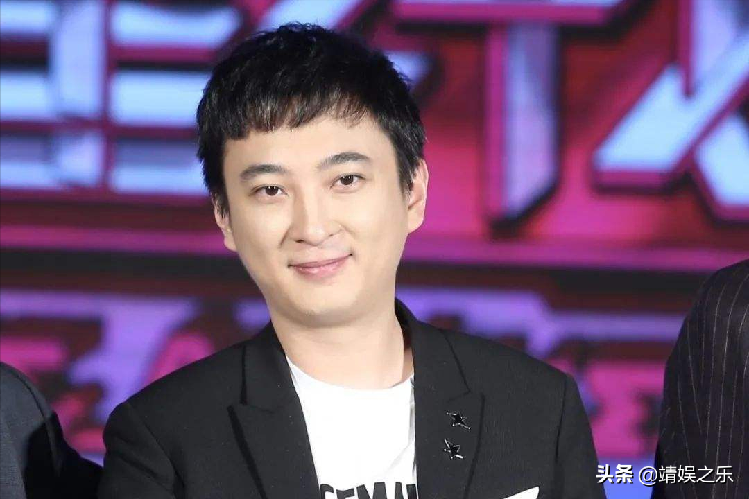 34岁王思聪三亚庆生，网红美女扎堆与其合影，排场比往年低调许多