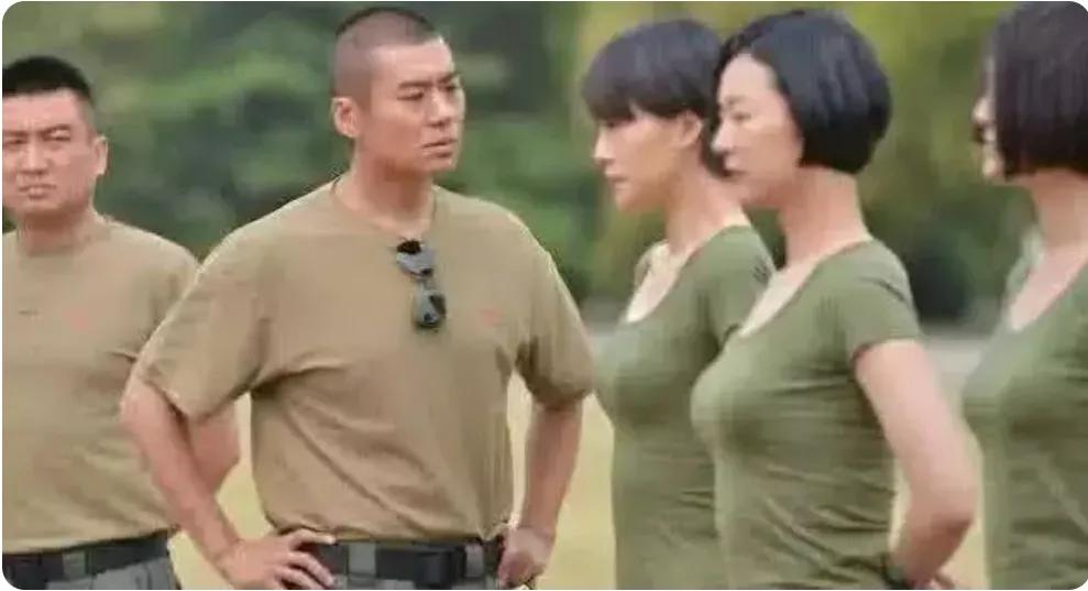 笑到胃痛的穿帮镜头，黄圣依与桌布撞衫，火凤凰们一肚子赘肉？