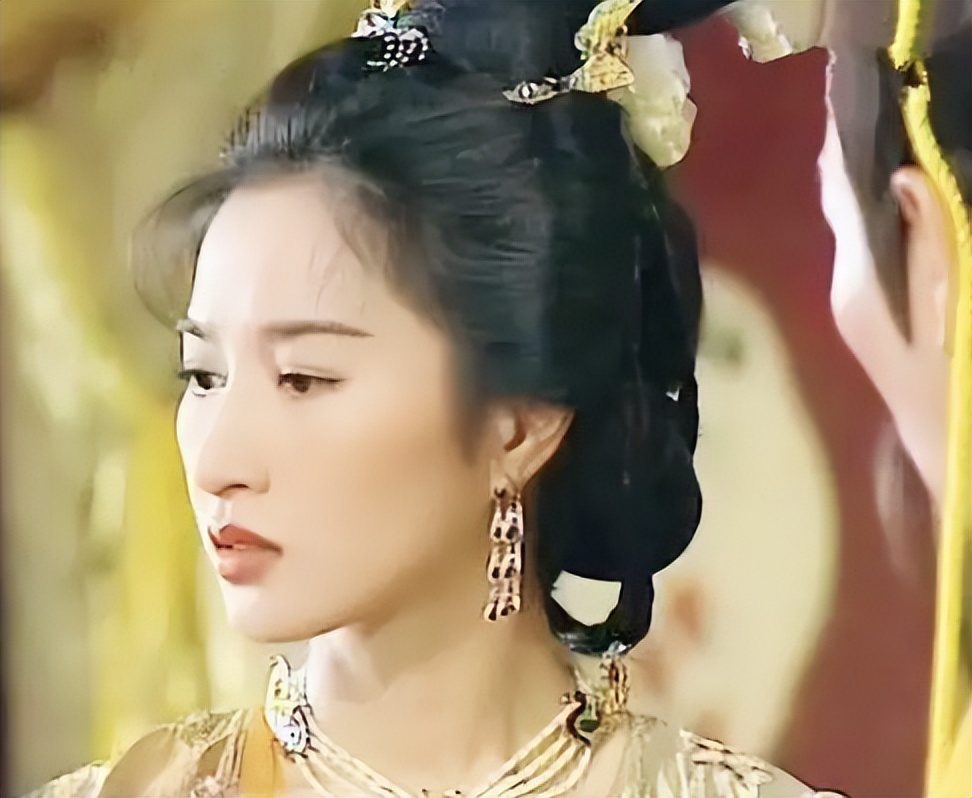 “歪瓜裂枣”别硬演公主，这9位女星告诉你，什么才叫金枝玉叶