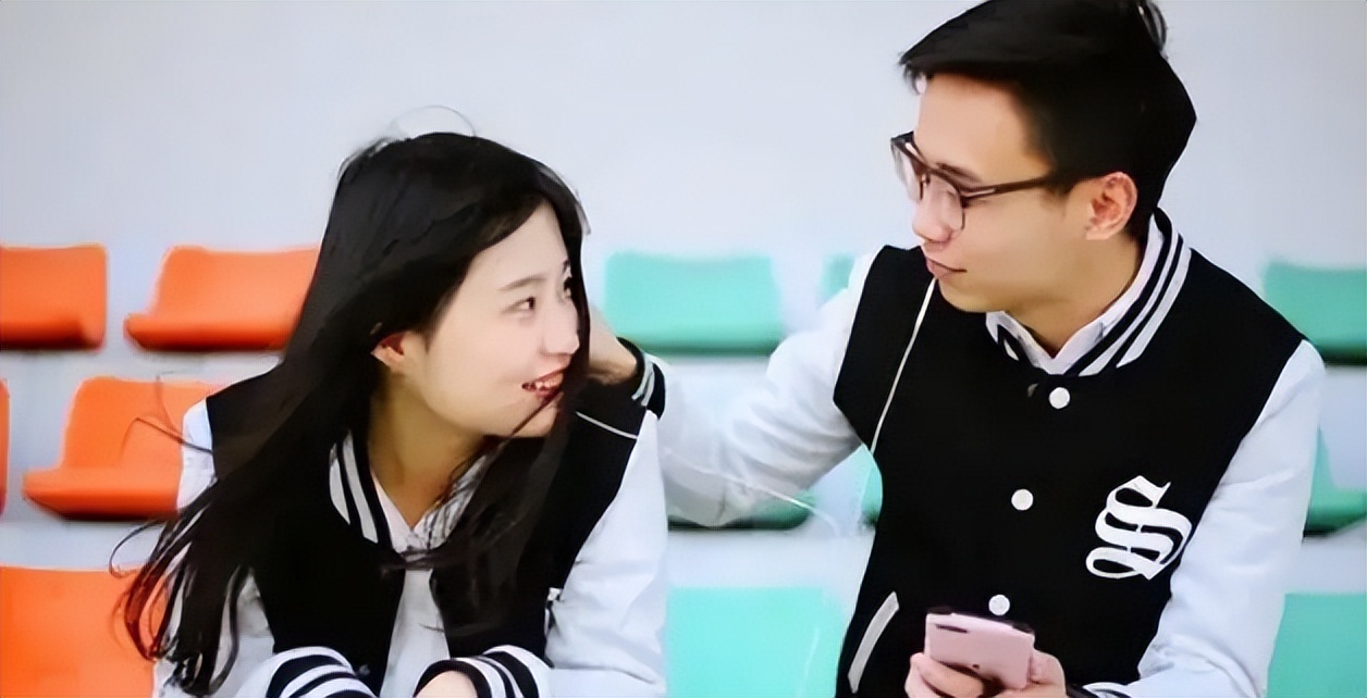 女大学生向男友要苹果手机，聊天记录被爆出，网友批评“拜金女”