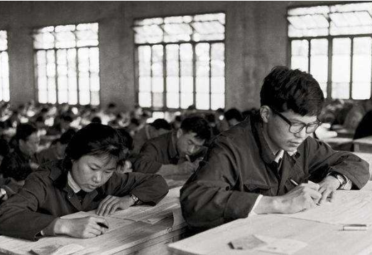 70年代高考试卷流出，难度让初中生笑弯了腰，网友感慨生不逢时