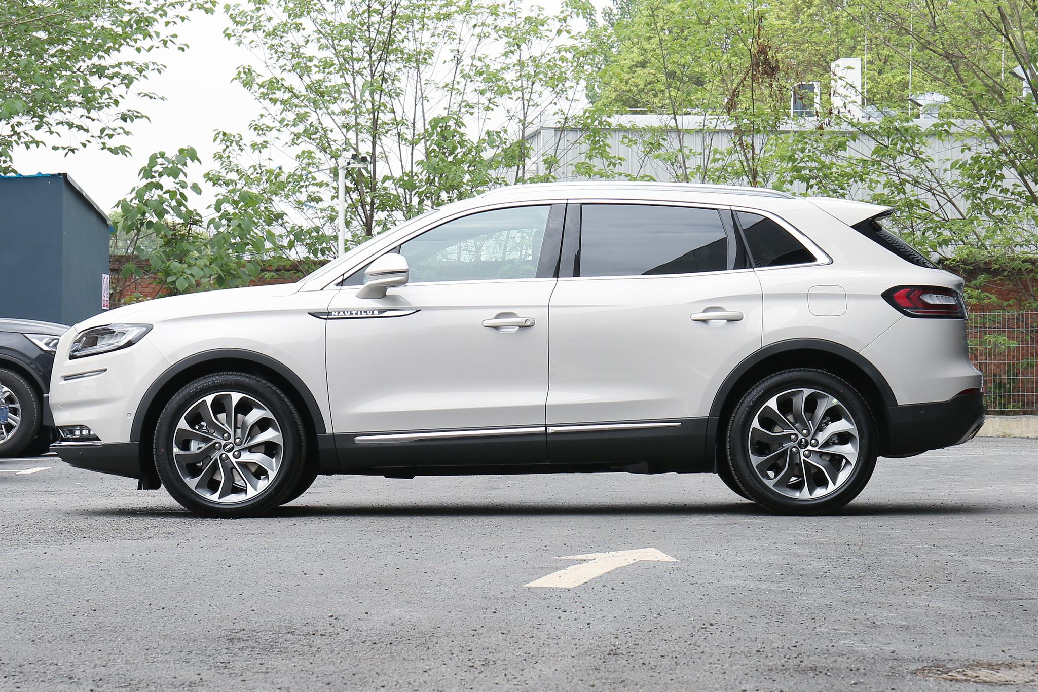 30多万买豪华SUV，这3台很划算，2.0T+8AT+四驱，懂车之选