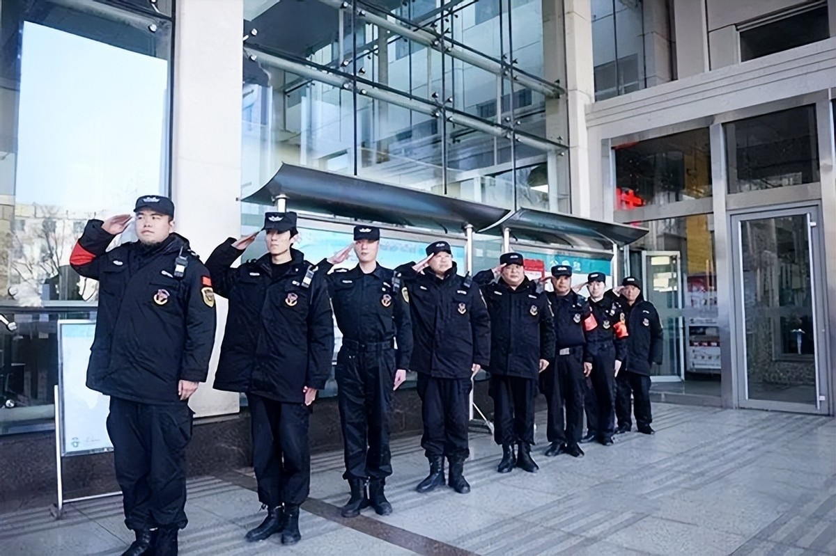 退伍军人医院当保安:遇见危重患儿"抢了就跑",娶到博士老婆