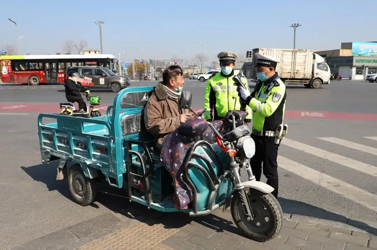 2022年，老年代步车上路迎规范化管理，多地主要参考“2+2”标准