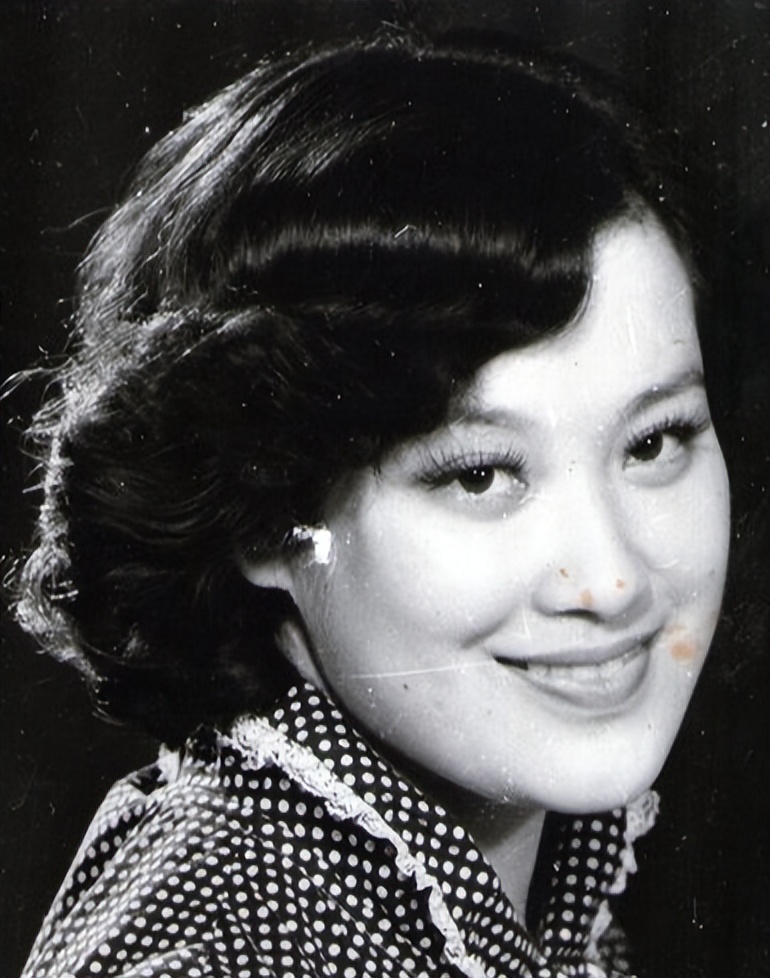 索宝莉：因一首歌爆红，为丈夫屈建远嫁，身世凄苦，56岁病逝异乡