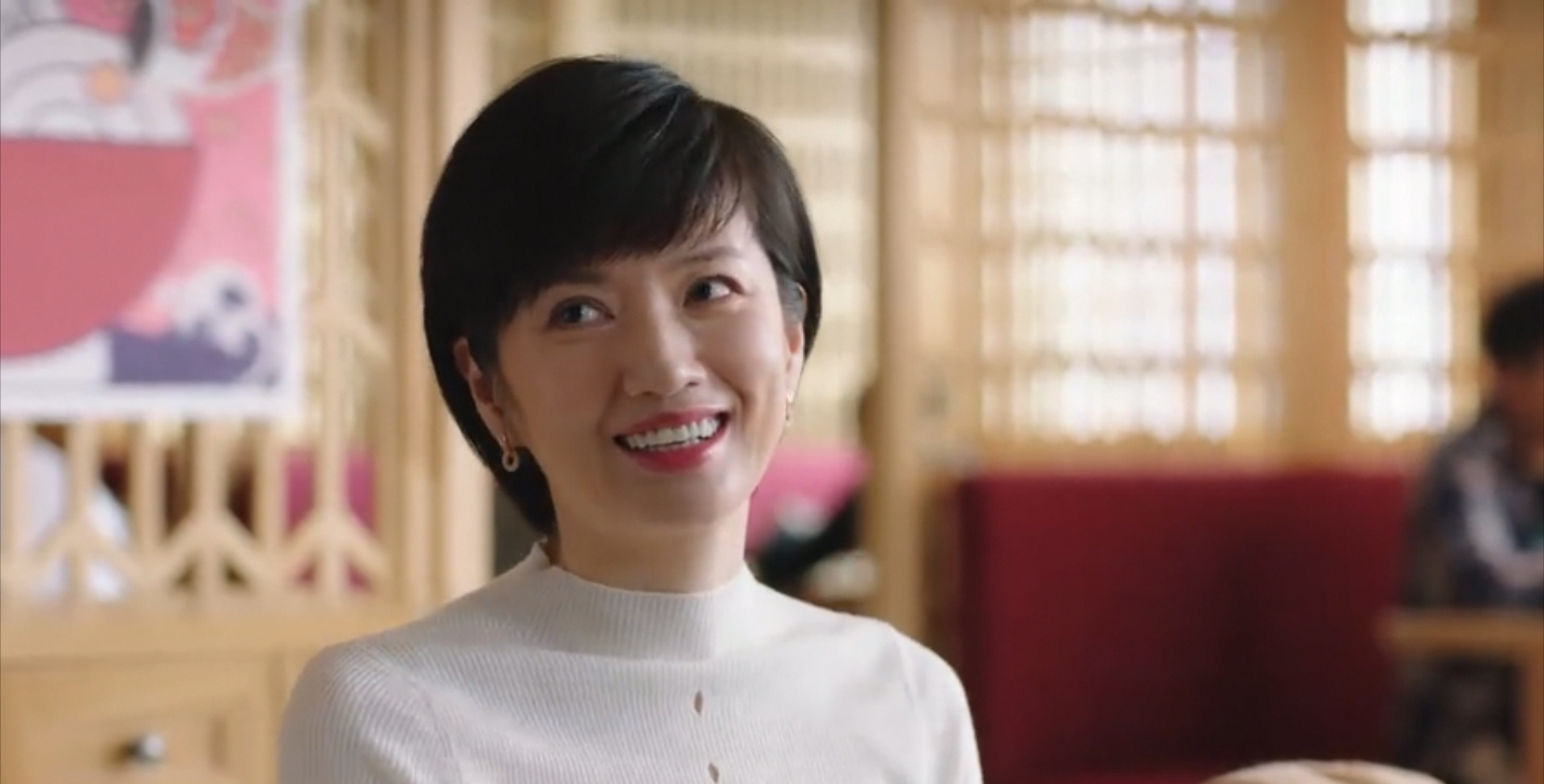 苑冉在剧中饰演崔雪,她是程荞的高中同学,同时也是被程淼妈妈误会成