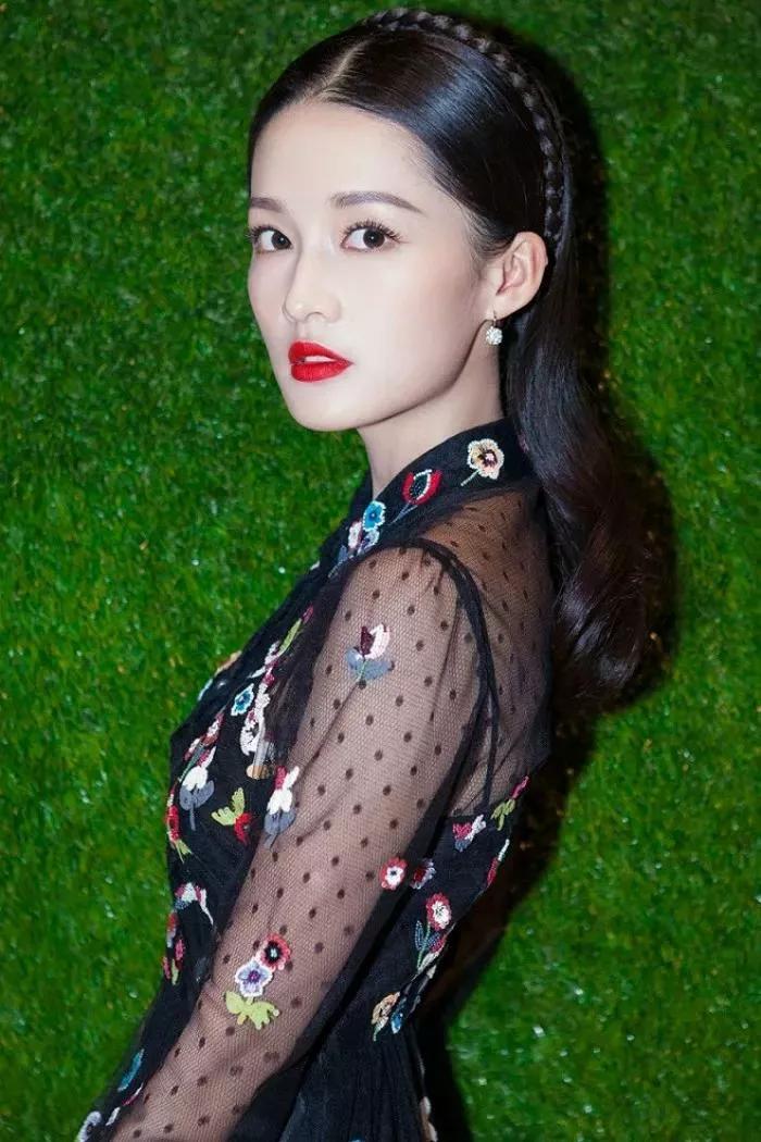 李沁：清纯甜美，优雅灵动，温婉迷人
