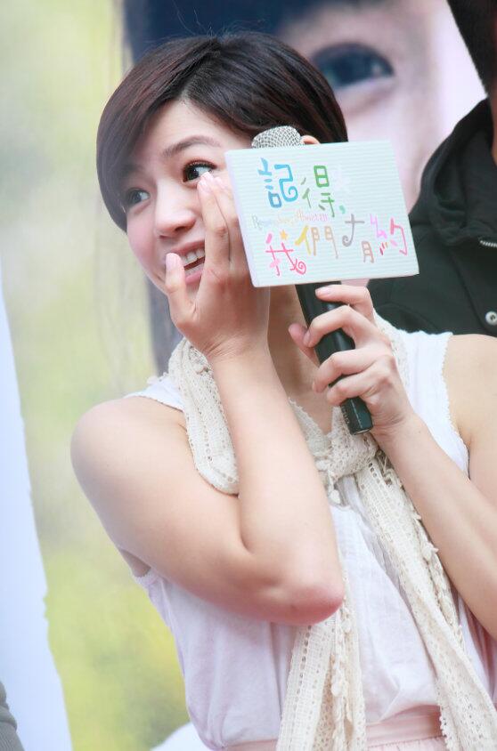 被陈妍希的“短发”造型美到了，减龄又少女，很有初恋感