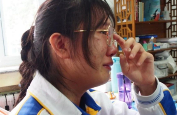 高考一加分政策惹争议，有些家长认为不公平：寒窗苦读没拼过身份