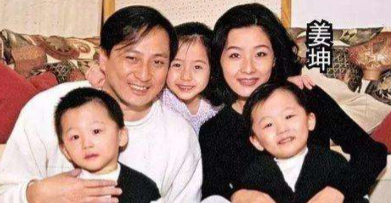 年龄不是问题！这些娱乐圈“老男人”，为何妻子越换越年轻？