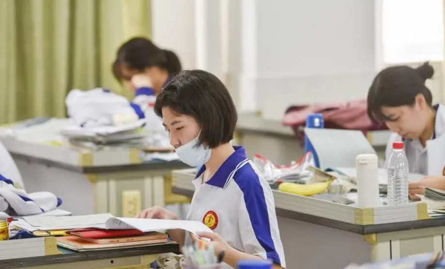 各省“高考人数”出炉，总数预计突破1100万，可谓几家欢喜几家愁