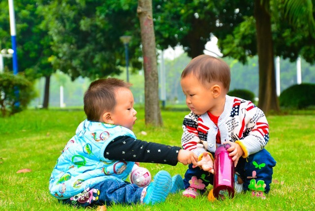 家有2胎宝宝，6个方法帮助家长培养孩子间的深厚情谊