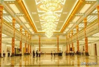 谭晶情史，青歌赛上成名，长城上开演唱会，嫁爱情高龄产子