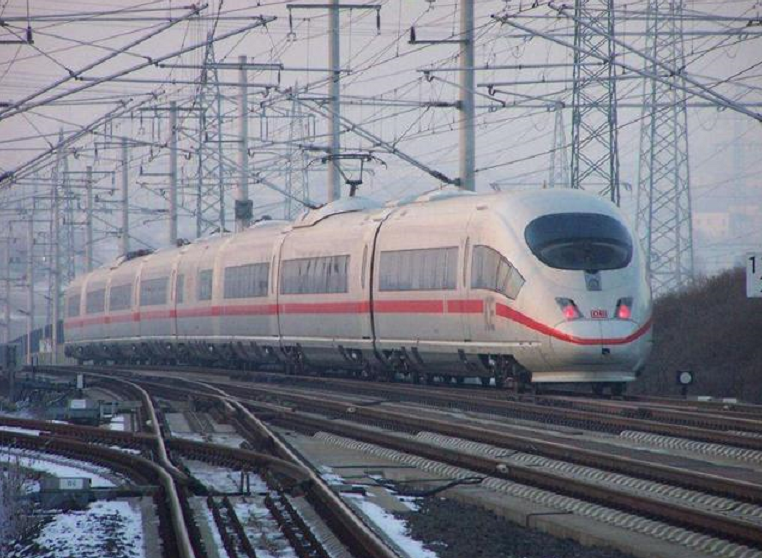 高鐵是如何供電的 時速達300公裡 頭頂的高壓線為什麼摩不斷 天天看點