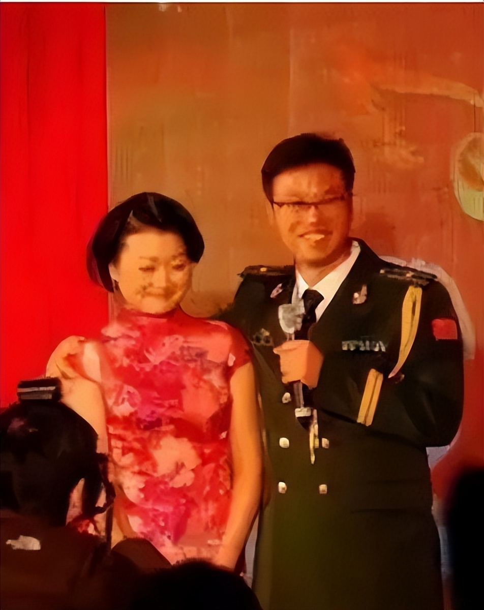 王迅：成名后抛弃发妻，把90后娇妻宠成宝，前妻“红了”，他糊了