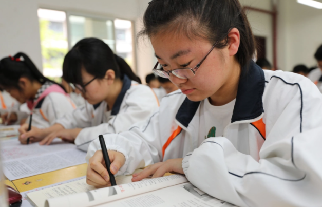 2022年高考，各科成绩要达到多少分，学生才有机会考上985院校？