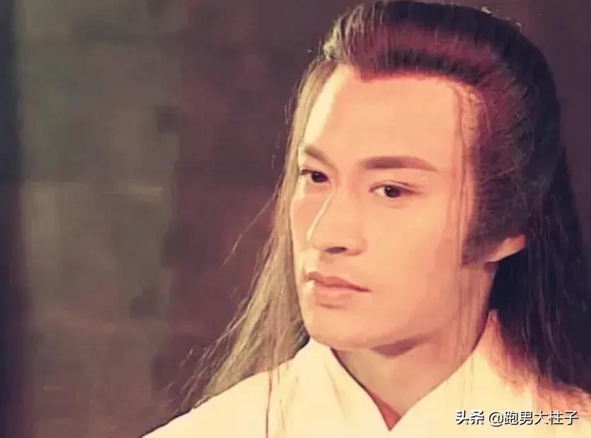 强行扮嫩，妈味十足，求求这几位明星别再演超龄少女了