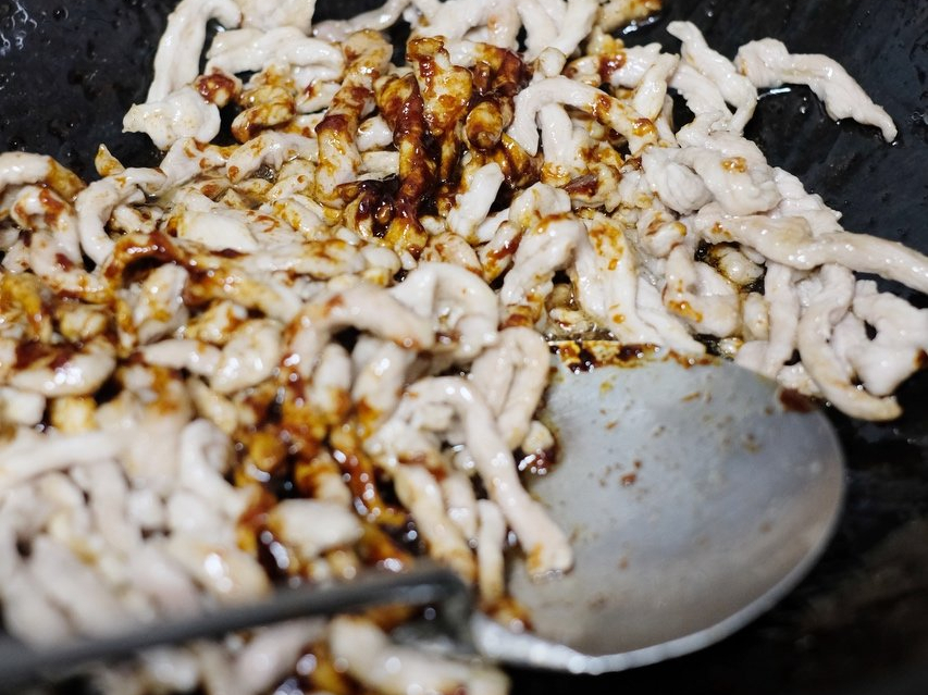 如何炒出嫩滑不老的京醬肉絲？ 大廚親自示範，鹹甜適中，醬香濃郁