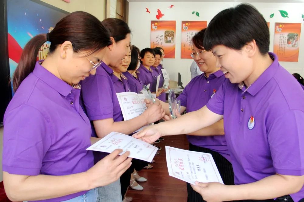 石家莊市神興小學“博愛杯”頒獎儀式(圖17) 石家莊市神興小學“博愛杯”頒獎儀式(圖17)