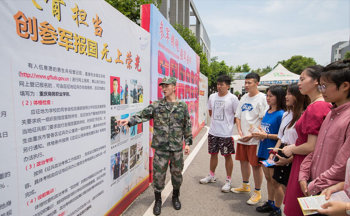 大学生士兵（大学生当兵想在部队长期发展）