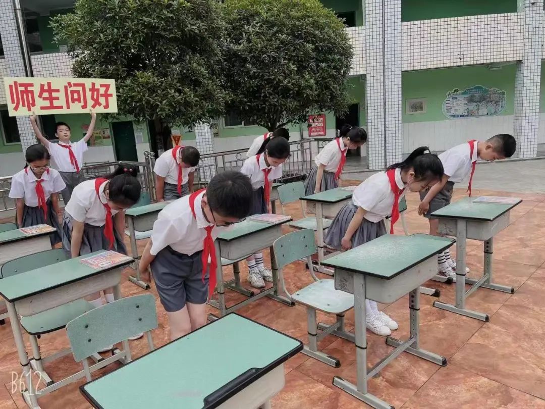 天府新区永兴小学举行“一日常规展永小风貌”主题示范表演