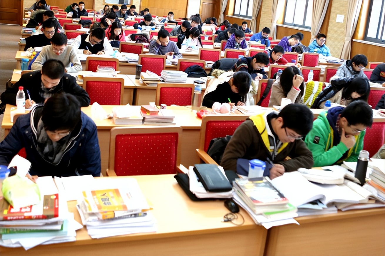 考研调剂系统明日开通，部分院校公布调剂要求，这些方面要注意